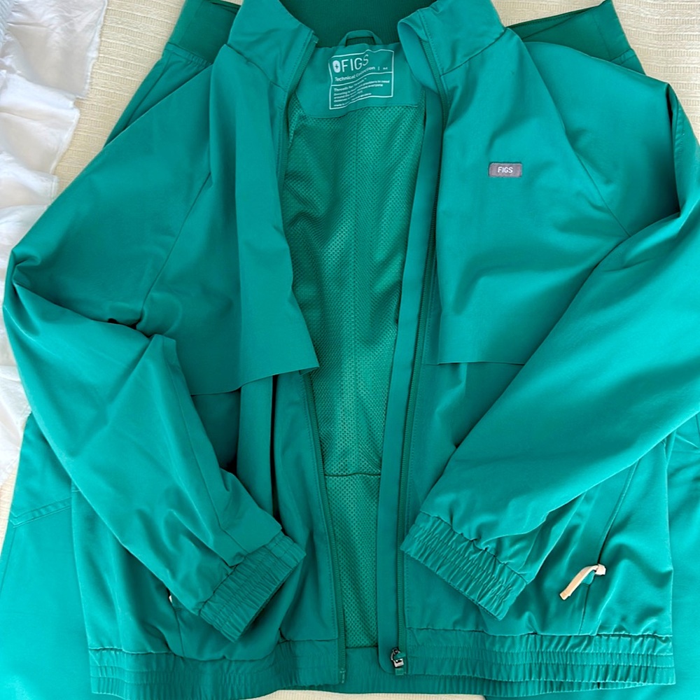 Figs Sydney Scrubs Jacket- Size Medium. Worn once.